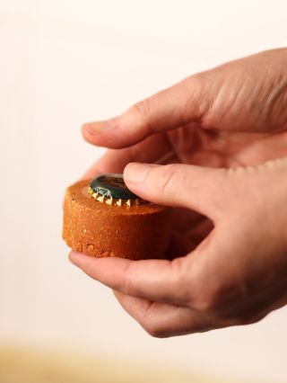 Krása minimalismu a praktičnosti. 🧲 MAGNETICKÁ MÝDLENKA 🧲 S tímto samolepícím magnetickým držákem lze TUHÉ ŠAMPONY a MÝDLA...