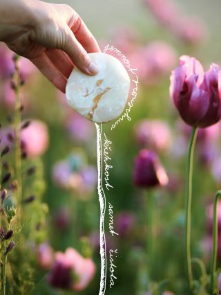 “NENÍ ŠKODA SE S NIMI MÝT, JE ŠKODA SE S NIMI NEMÝ(Í)T” 🌿Je škoda do sebe nasát vůni kvetoucí lípy po dešti? 🐿️Je škoda...