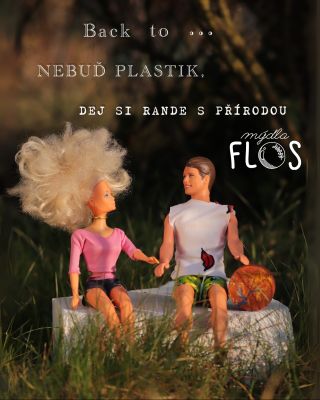 Počínáme si udržitelně i s dekoracema do fotky. Kena jsme si půjčily na lokalní fb skupině. Byl ale nahoře bez a tak jsme...