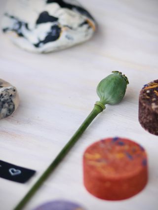 D-R-Ž-Í-M-E S-M-Ě-R Naší jedinečnou tvorbou podporujeme návrat původního klasického mýdla na první místo v omývacích...